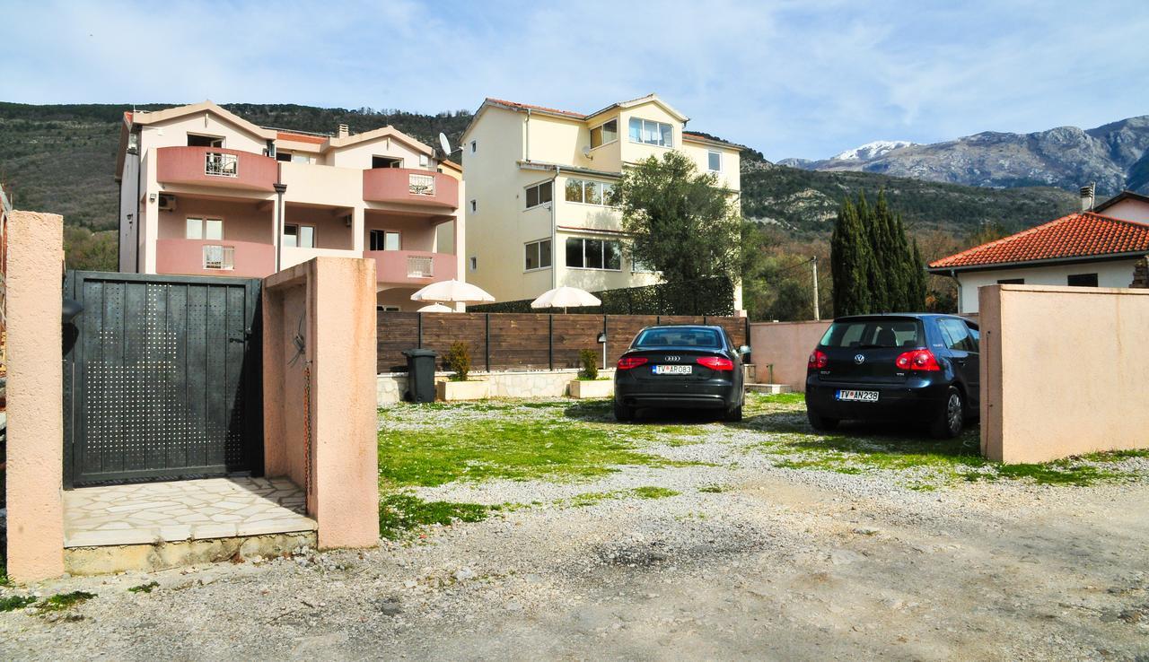 Apartmani Bulajic Tivat Buitenkant foto