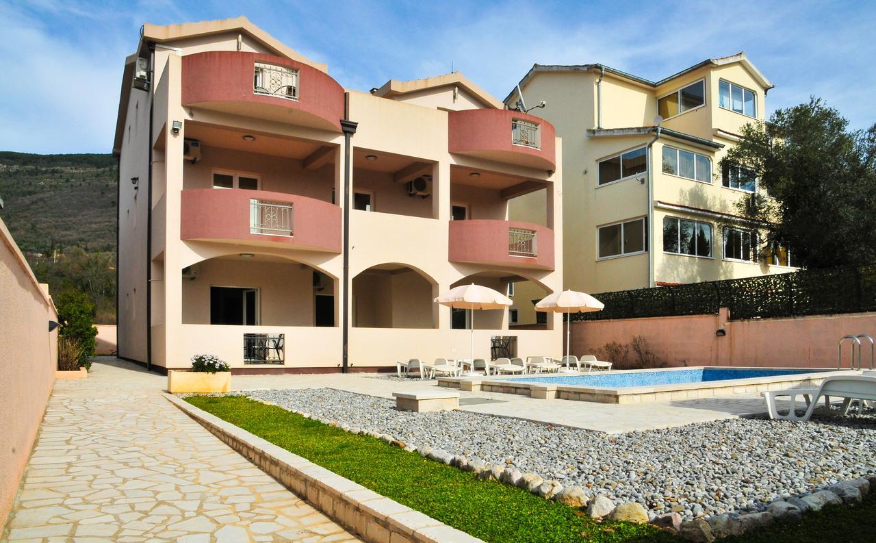 Apartmani Bulajic Tivat Buitenkant foto