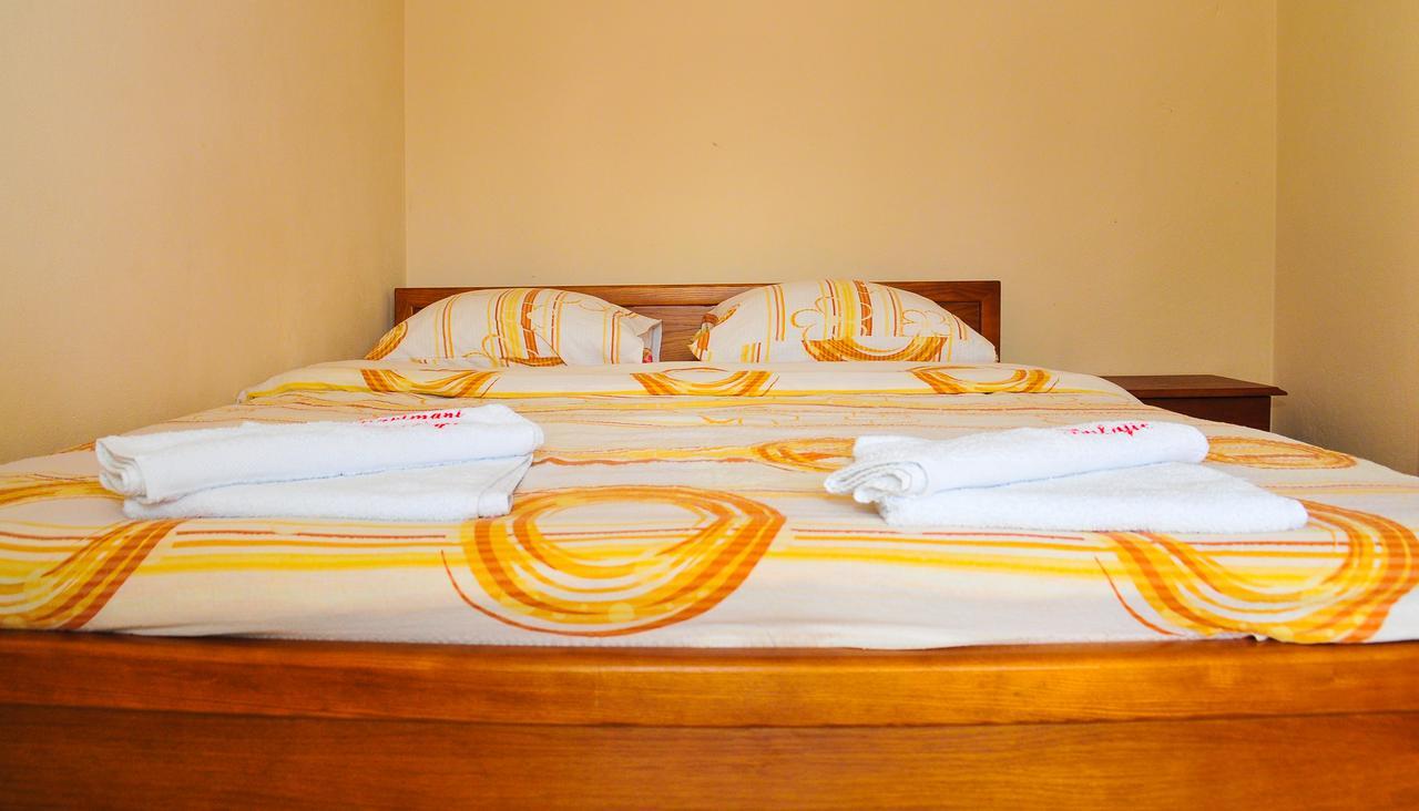 Apartmani Bulajic Tivat Buitenkant foto