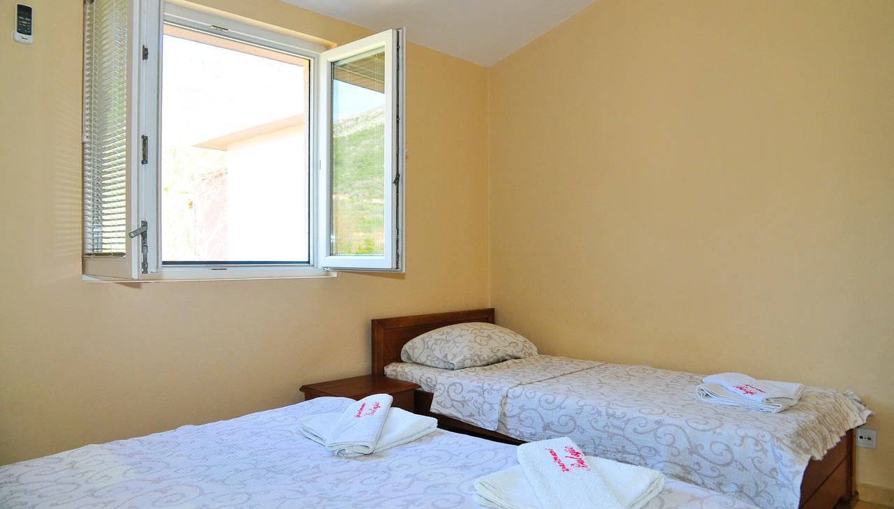Apartmani Bulajic Tivat Buitenkant foto