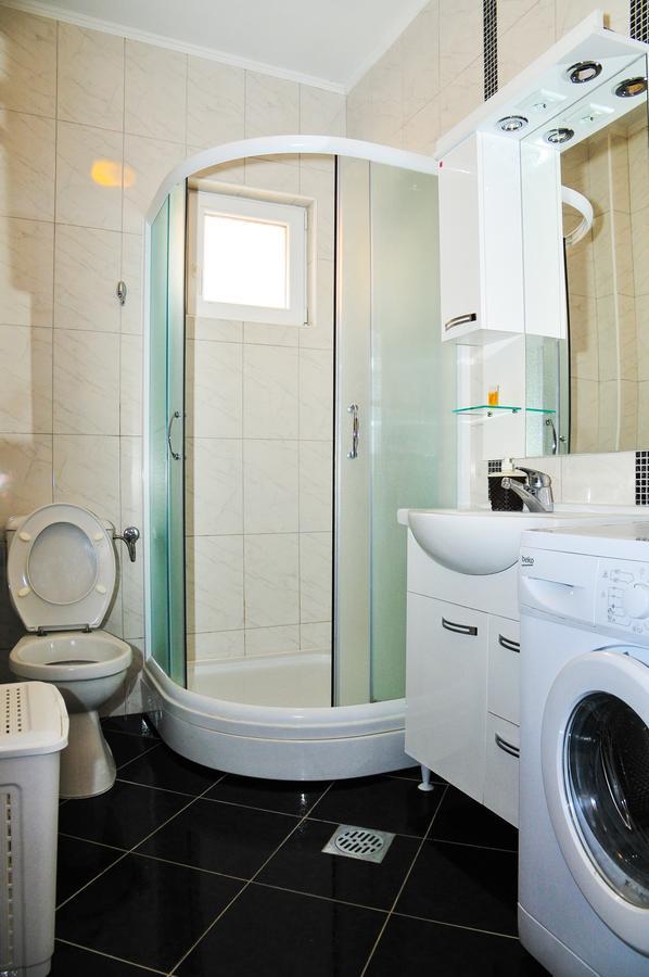 Apartmani Bulajic Tivat Buitenkant foto